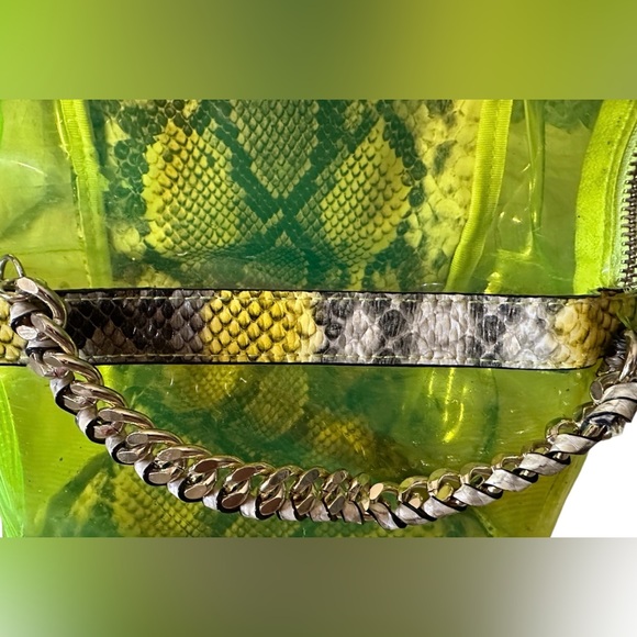 Victoria’s Secret Neon Green Vinyl & Snakeskin Pattern Backpack Bag w/Gold Chain - Picture 5 of 12